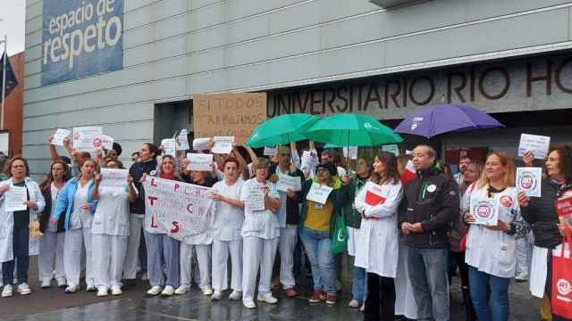 Concentración de CSIF, UGT y CCOO en el Hospital Río Hortega de Valladolid para exigir el pago del complemento de los sábados