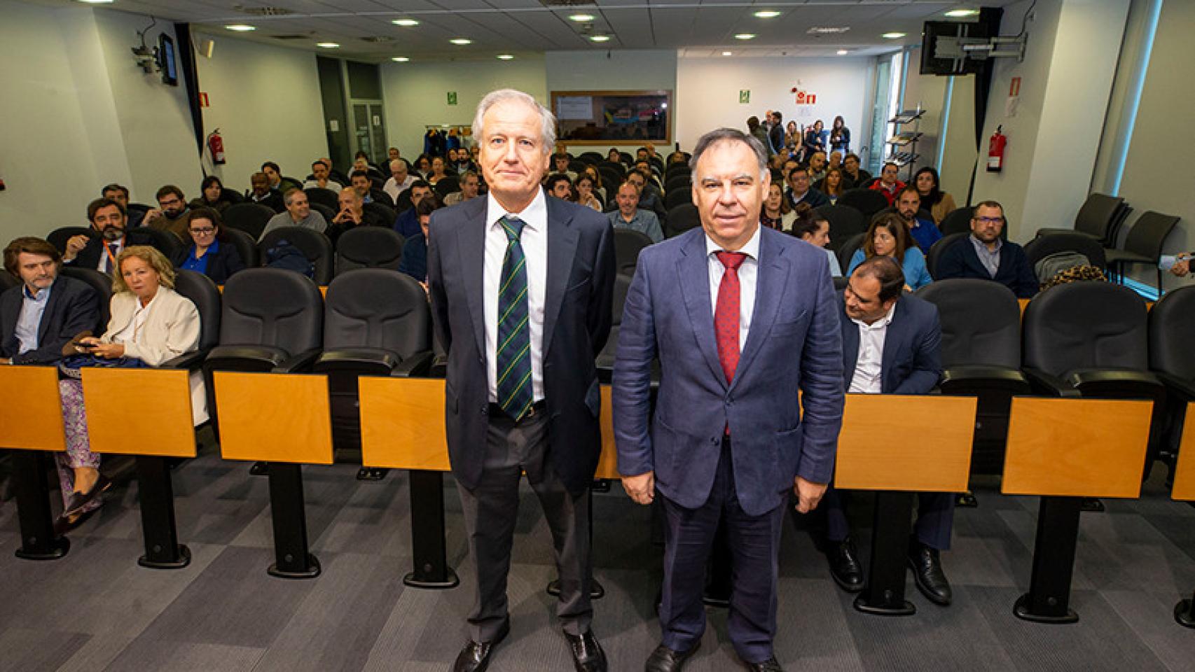 El consejero Eduardo Arasti y el director general del CDTI,  Javier Ponce,  durante un acto en el PCTCAN.