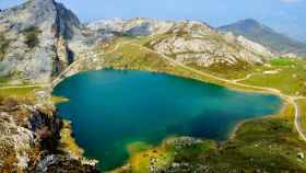 El pueblo de la sierra que no tiene nada que envidiar a los Lagos de Covadonga en Asturias.