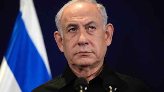 El primer ministro israelí, Benjamin Netanyahu, asiste a una rueda de prensa conjunta con el canciller alemán en Tel Aviv.