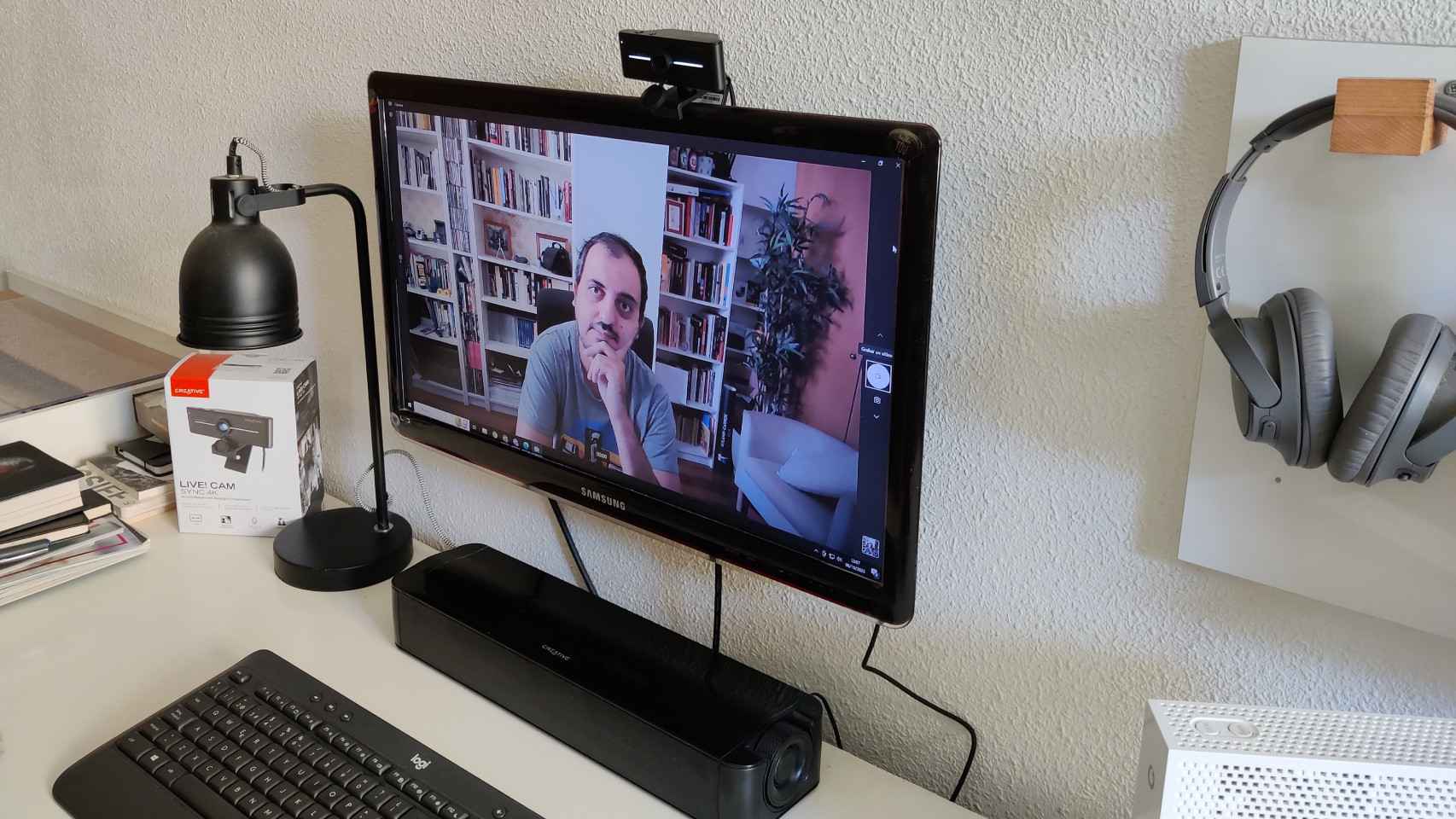 La webcam tiene un ángulo de visión de 95 grados
