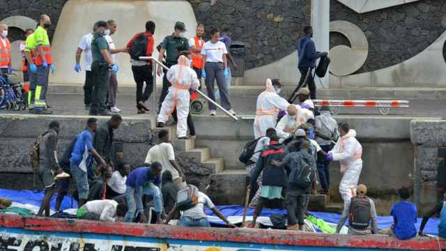 Desembarco de un grupo de personas migrantes en las Islas Canarias.