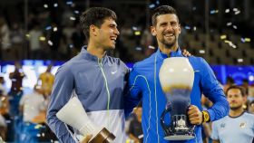 Carlos Alcaraz y Novak Djokovic tras la pasada final del Masters de Cincinnati