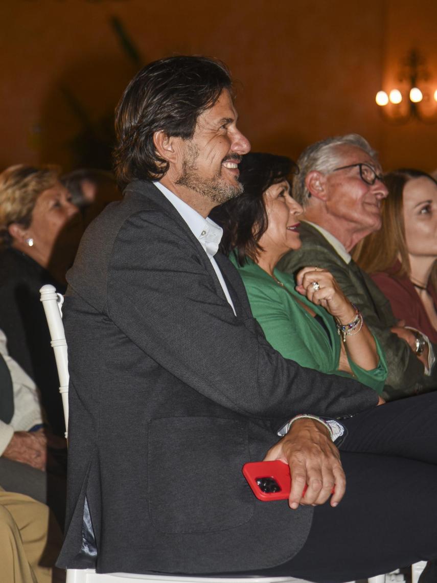 El entusiasmo de Ribera, en la primera fila, durante la gala del Premio de Comunicación Manuel Alonso Vicedo.