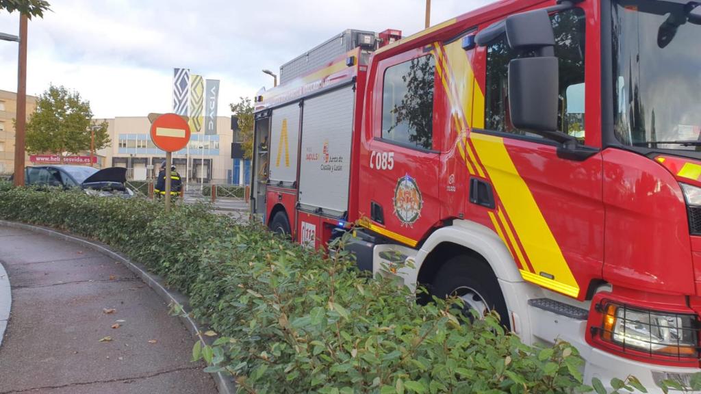 Incendio de un turismo en Arroyo de la Encomienda