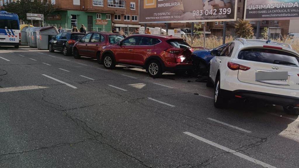 El vehículo que se ha chocado contra otros cuatro en una calle de Valladolid