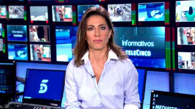 El skyline de 'Informativos Telecinco' ya es historia: José Ribagorda y Ángeles Blanco presentan desde el control