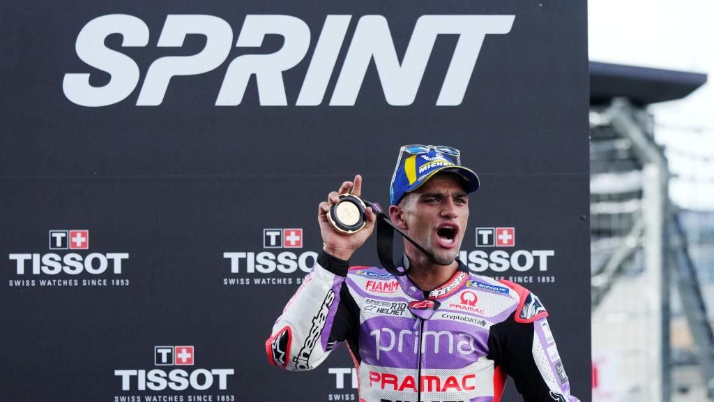 Jorge Martín celebra su victoria en la carrera al sprint, en el Gran Premio de Tailandia.