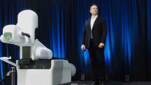 Elon Musk, en la presentación de uno de los dispositvos de Neuralink Future.