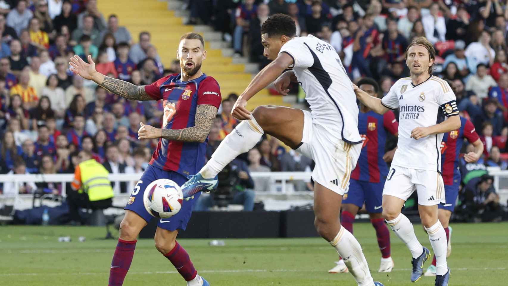 Bellingham celebra el segundo gol del Real Madrid en El Clásico.