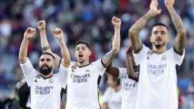 Los jugadores del Real Madrid celebran la victoria en El Clásico.