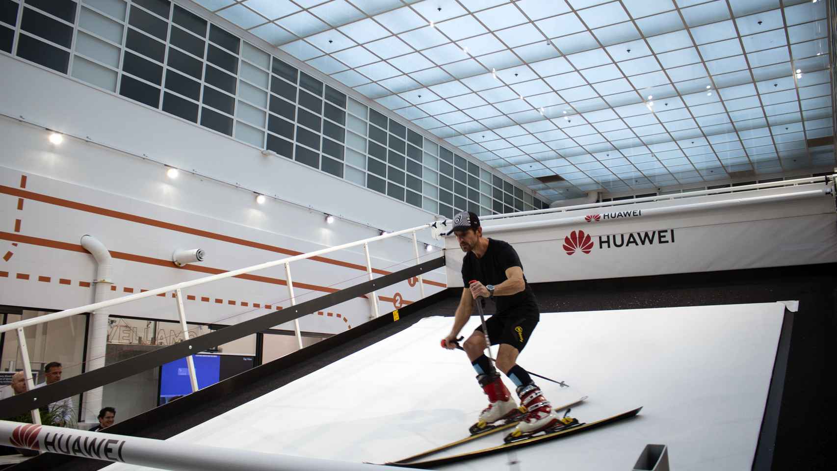 El laboratorio de salud de Huawei también cuenta con un simulador de esquí.