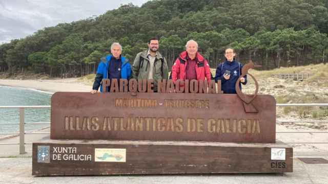 Representantes de Costa Rica y Uruguay de visita en las Islas Atlánticas.