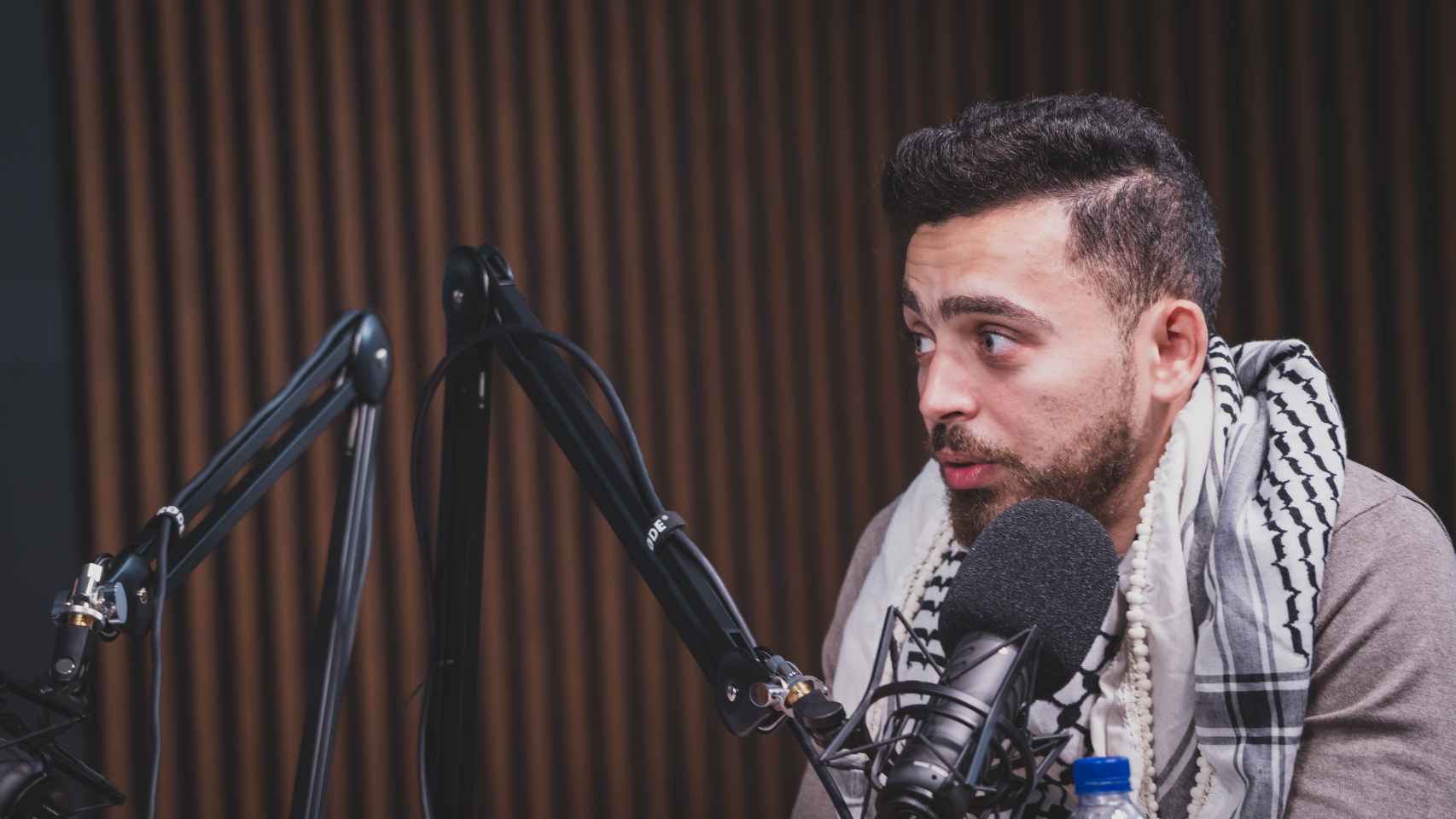 Raed durante su conversación en el podcast En La Sabana.
