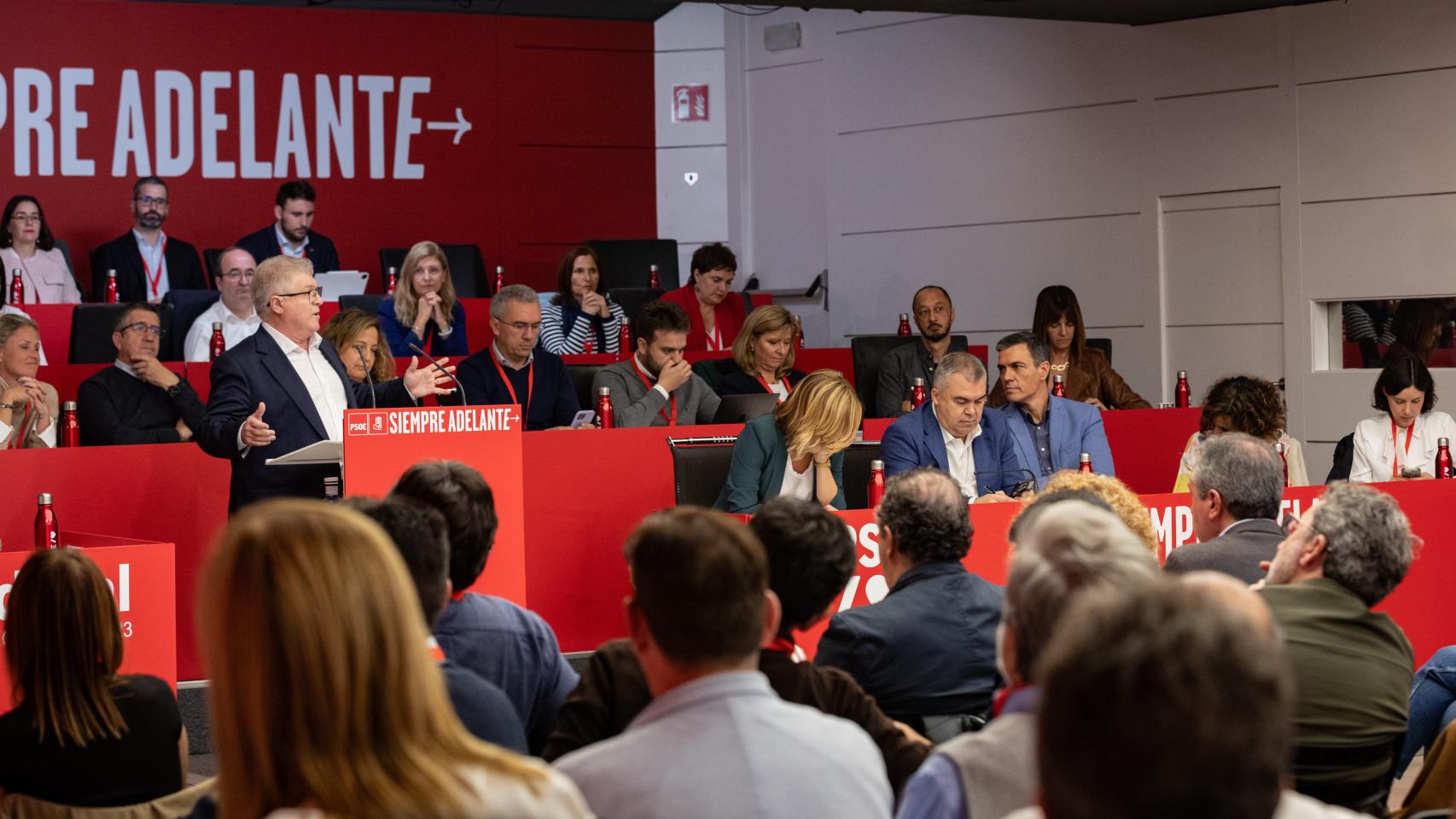 Pepe Vélez, secretario general del PSOE murciano, este sábado, interviniendo en el Comité Federal del Partido Socialista..