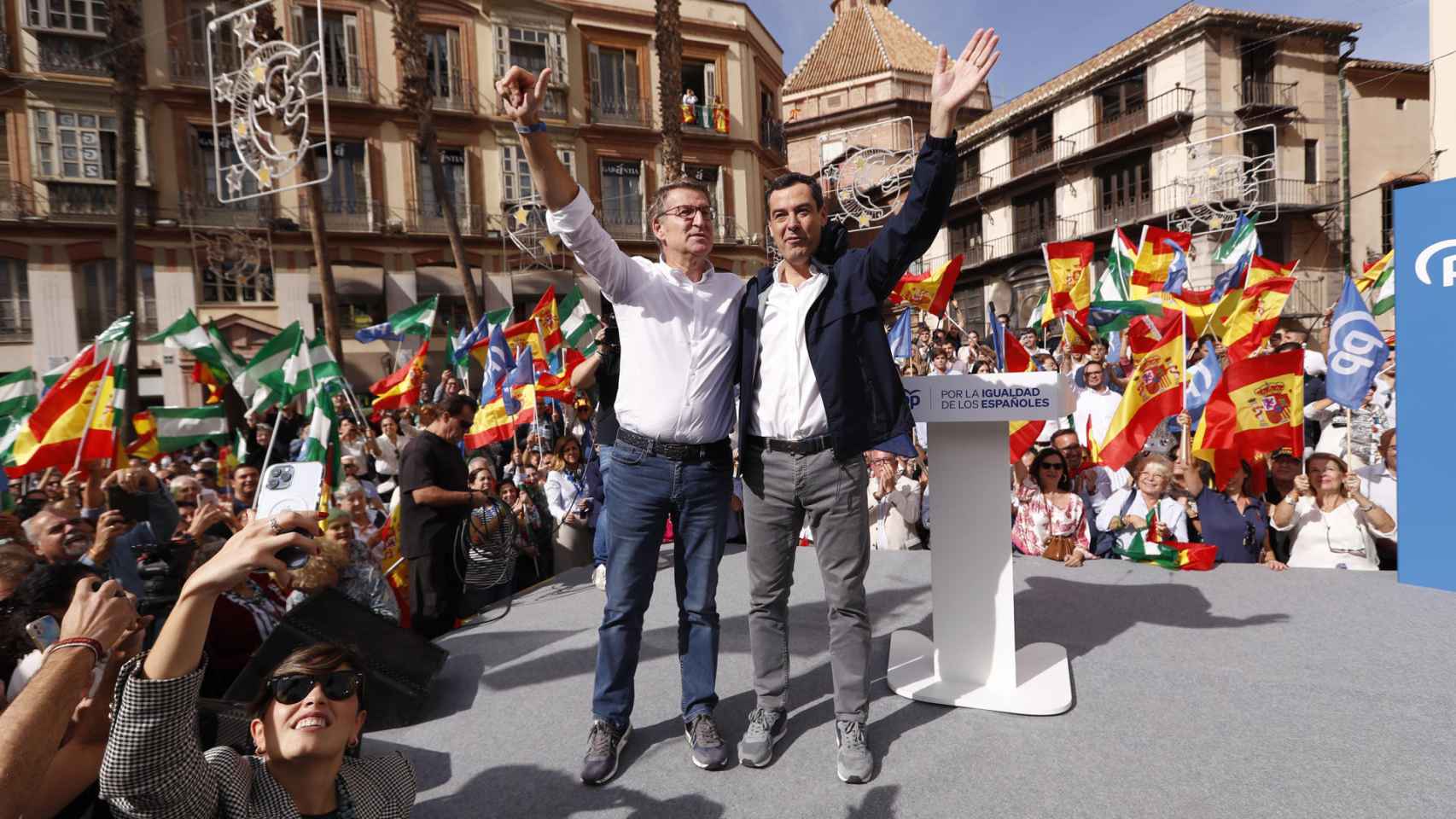 Alberto Núñez Feijóo y Juanma Moreno en el mitin de Málaga contra la amnistía
