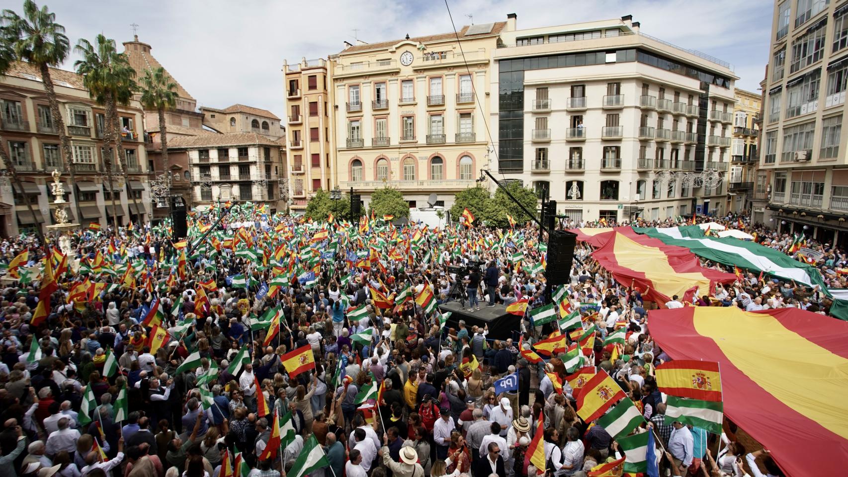 Parte de los asistentes al acto del PP en Málaga contra la amnistía
