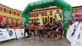 Los atletas corriendo en la media maratón y 10k de Tordesillas 2023