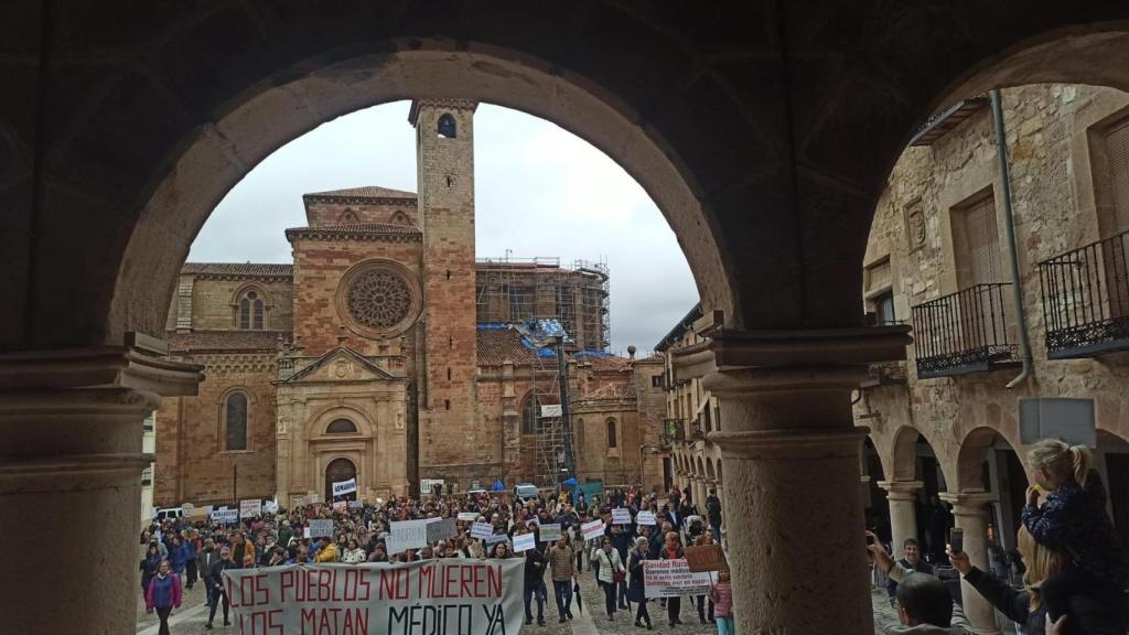 Cientos de personas se concentran de nuevo en Sigüenza para reclamar una sanidad digna