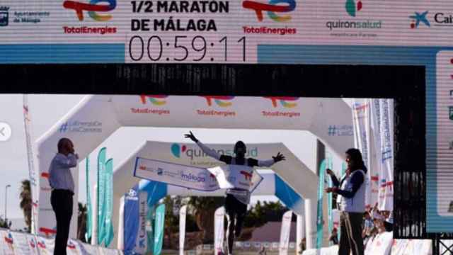 Los kenianos Toroitich y Kibiwott bajan de la hora en el Medio Maratón Ciudad de Málaga