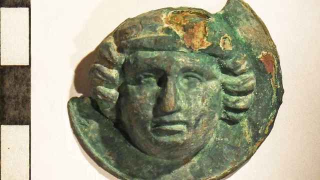 Una pieza de bronce romana encontrada en Villajoyosa.