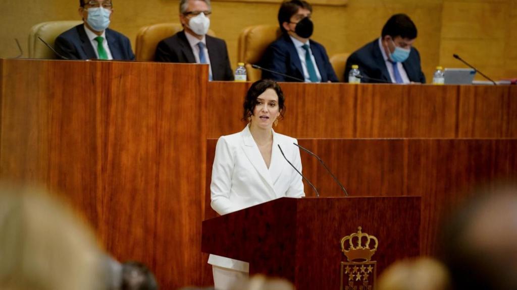 Ayuso en el pleno de investidura de 2021 en la Asamblea de Madrid cuando presentó su plan.