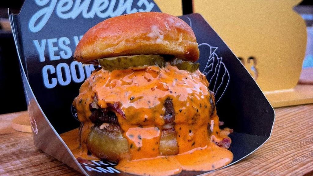 La mejor hamburguesa de Europa se sirve en Valencia: con pan de Donuts y pepinillos