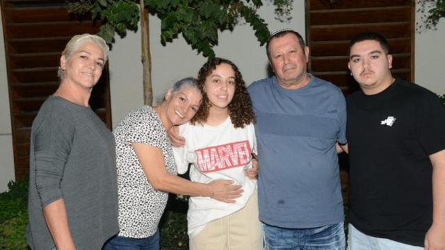 La soldado israelí Ori Megidish junto a su familia