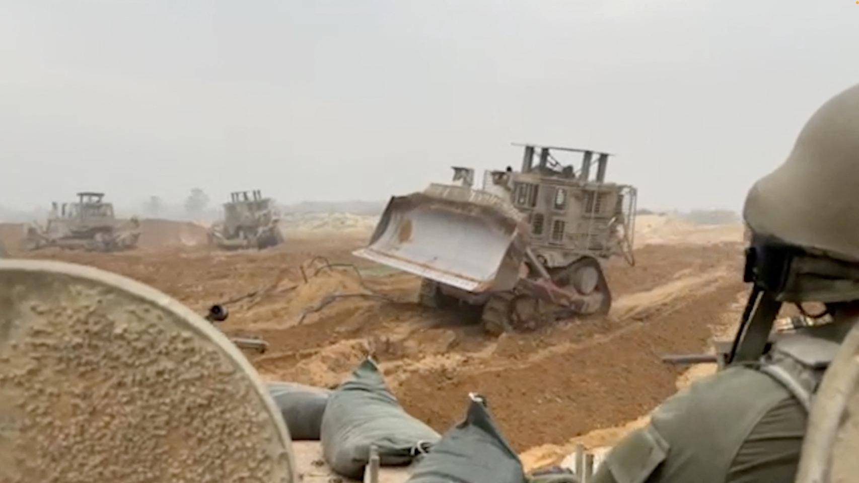 El plan de Israel para partir Gaza: bulldozers, tropas sellando túneles, y 600 bombardeos diarios