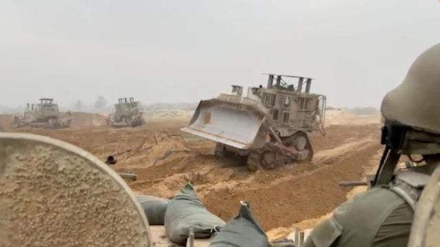 El plan de Israel para partir Gaza: bulldozers, tropas sellando túneles, y 600 bombardeos diarios