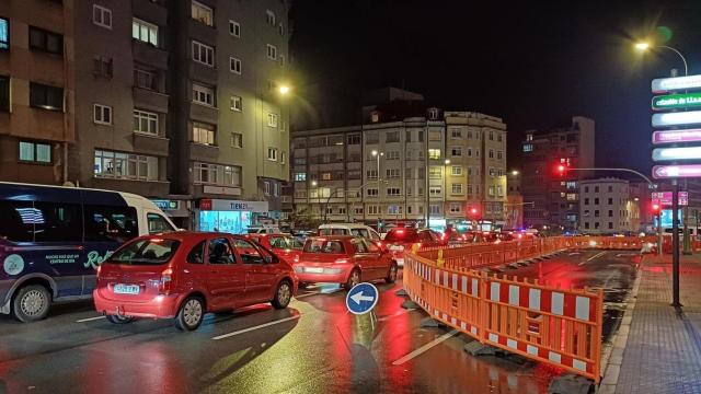 Atasco en la Ronda de Outeiro.