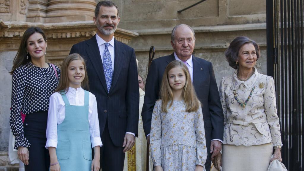 Juan Carlos, Sofía, Felipe VI, Letizia, Leonor y Sofía, en 2018.