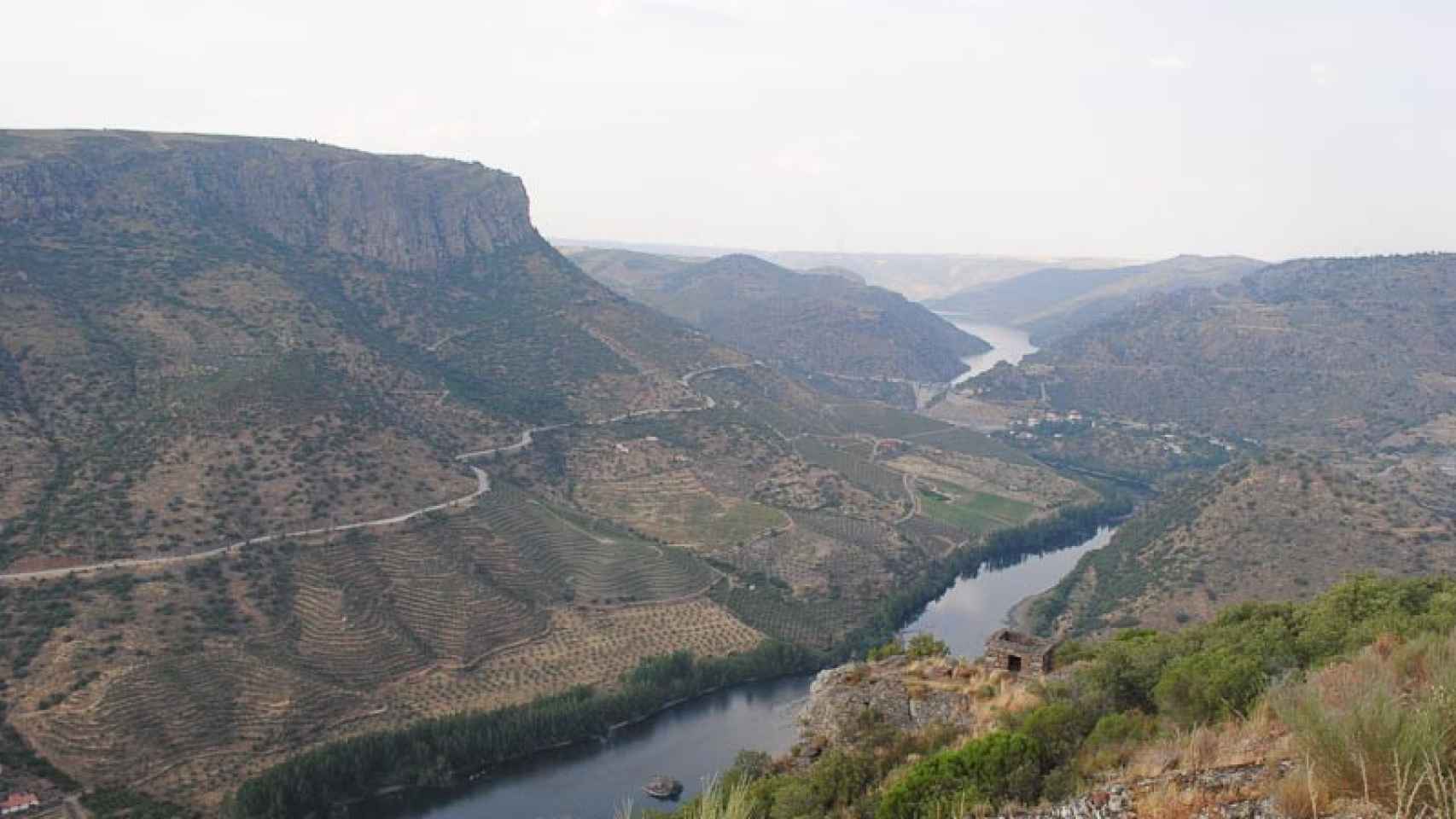 Mirador de la Peña La Vela, con el Duero al fono del cañón, en Los Arribes del Duero