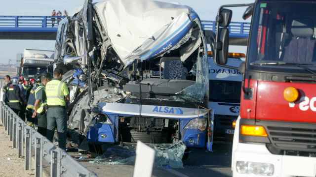 Accidente entre un autobús y un camión en Adradas de Medinaceli