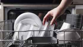 El truco que casi nadie conoce para secar los platos del lavavajillas en solo 5 minutos.