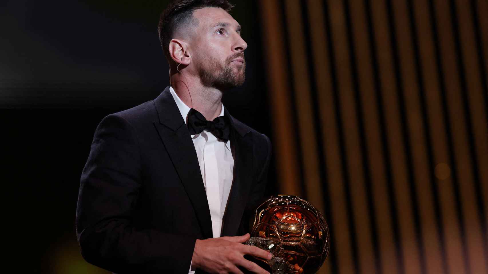 Leo Messi con su octavo Balón de Oro, ganador de la última edición.