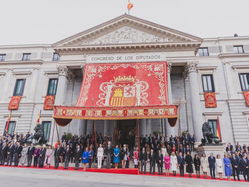 Exterior del Congreso de los Diputados, tras la jura de la princesa Leonor.