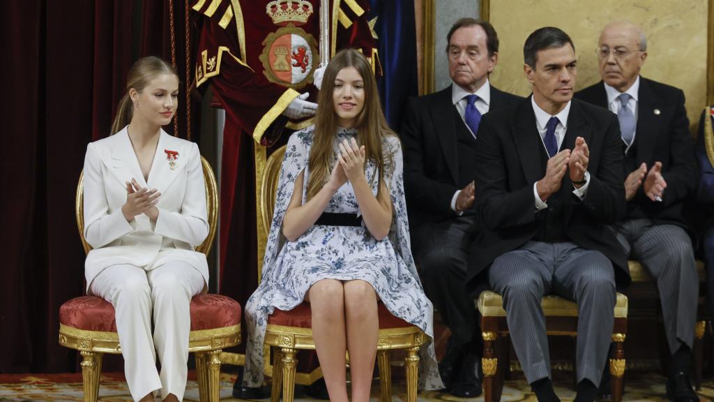 La princesa Leonor de Borbón, la infanta Sofía y el presidente del Gobierno Pedro Sánchez
