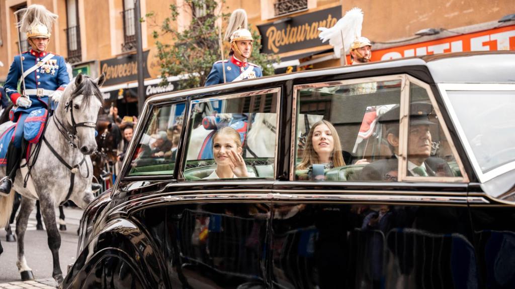 En realidad el coche es descapotable aunque vaya con un techo duro.