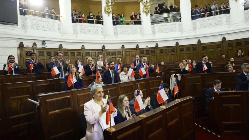 otografía cedida por prensa del Proceso Constituyente de una sesión del Consejo Constitucional chileno, hoy en Santiago (Chile).