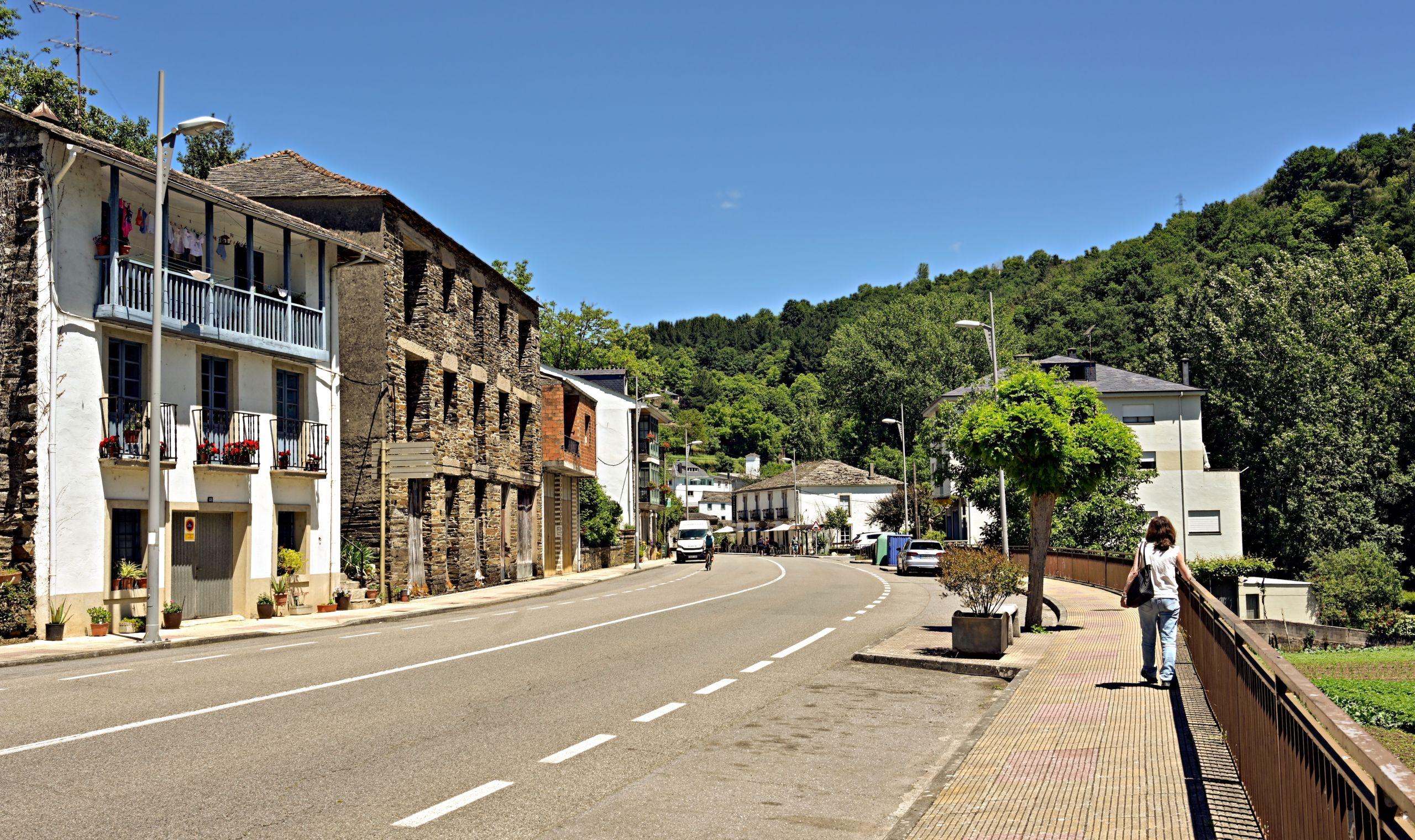 Una de las arterías principales de Samos, Lugo. Foto: Shutterstock