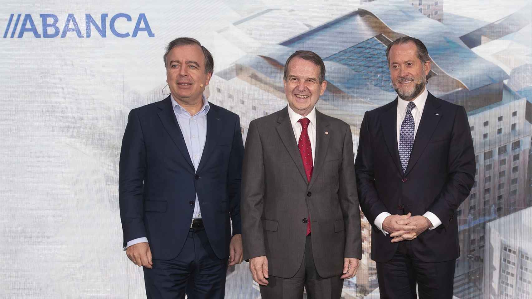 Francisco Botas, Abel Caballero y Juan Carlos Escotet, hoy en Vigo.