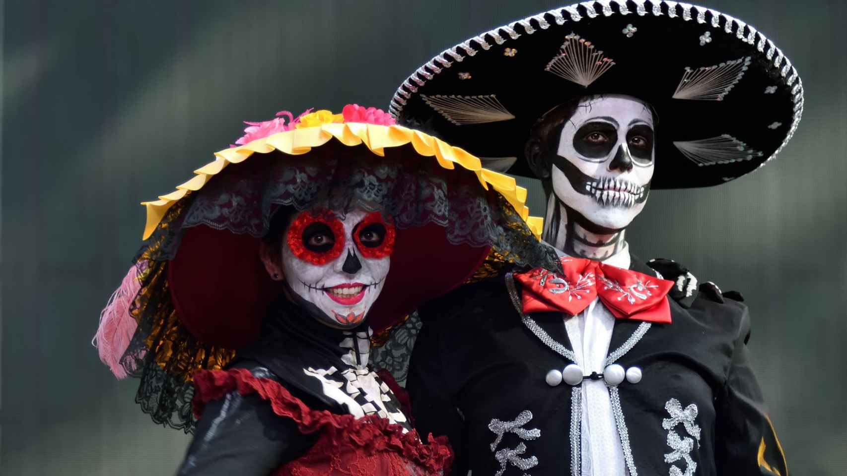 Disfraz de catrina y catrín mexicano.