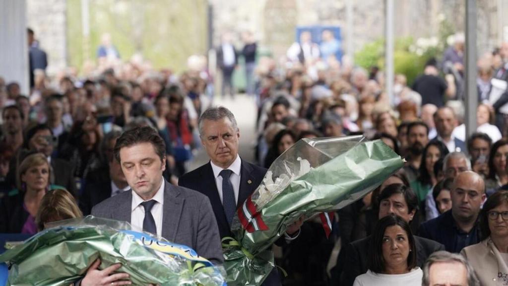 El lehendakari Iñigo Urkullu durante la ofrenda floral realizada en 2022 en Gernika.