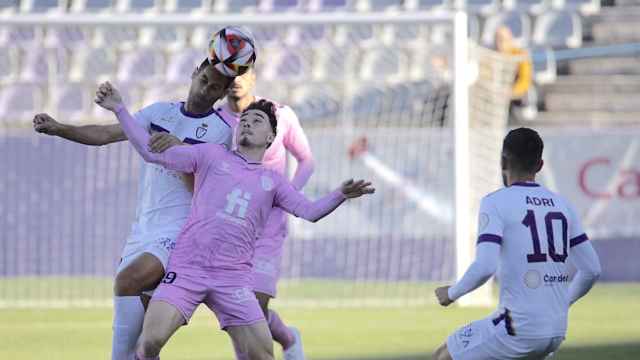 El Eldense se impone con una apoteosis final en Jaén a su rival.