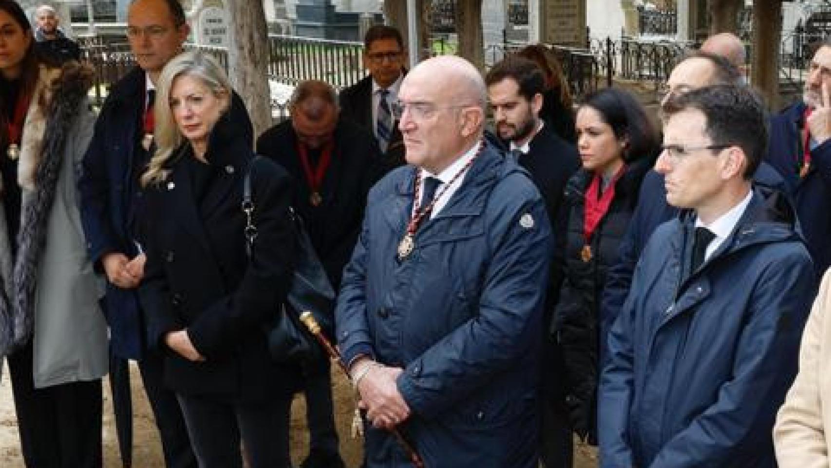 El alcalde de Valladolid, Jesús Julio Carnero, el Día de Todos los Santos