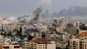 Varios edificios atacados por Israel en la Franja de Gaza