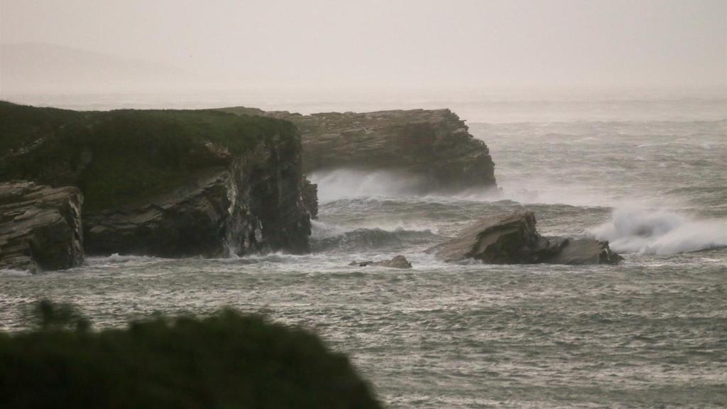 Imagen de archivo de un día de tormenta en la costa de A Mariña.