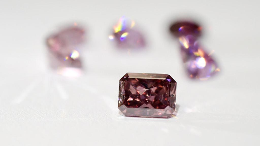 Detalle de diamantes rosados de Argyle.