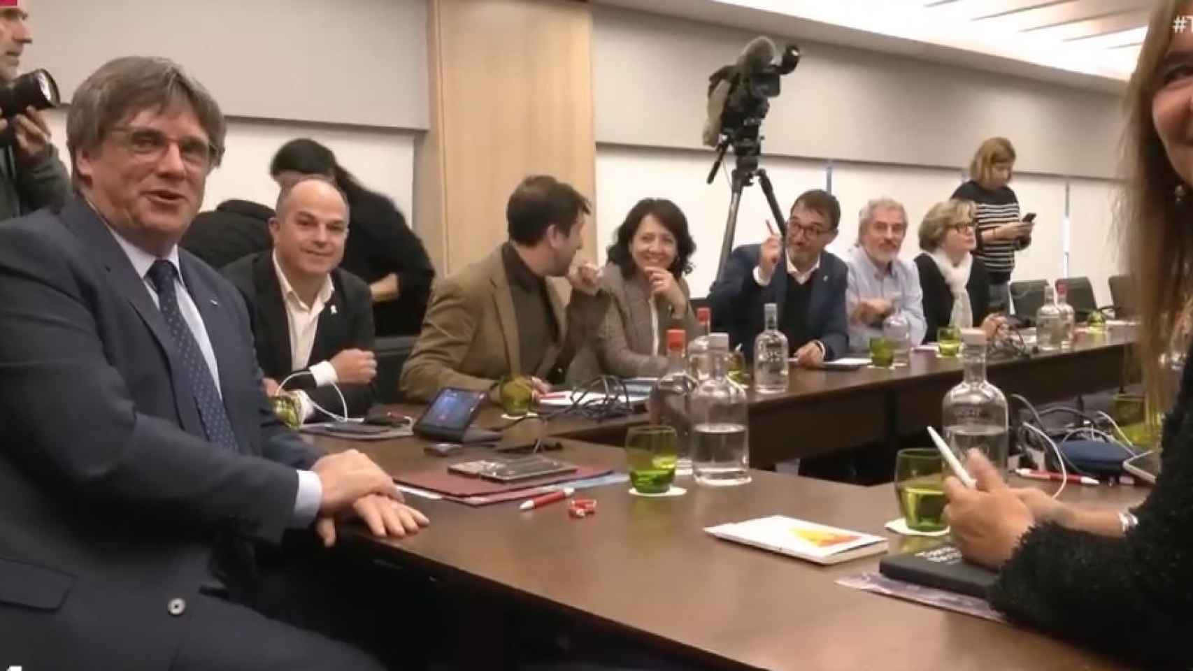 Carles Puigdemont, este jueves, reunido con la cúpula de Junts en Bruselas.